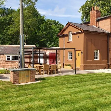 Oulton Park Lodge Little Budworth Exterior foto